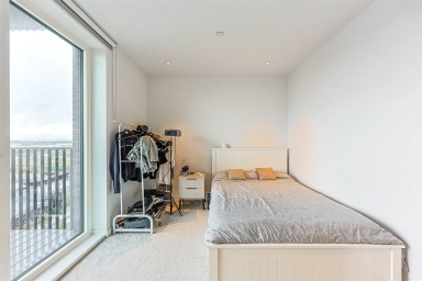 Cedrus Avenue, Southall - UB1 view 14