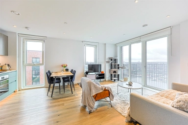 Cedrus Avenue, Southall - UB1 view 3