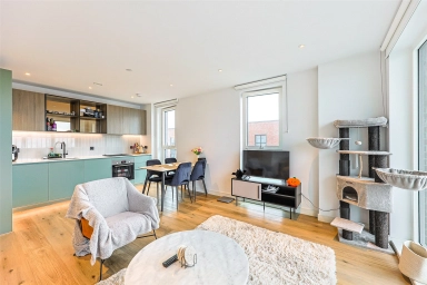 Cedrus Avenue, Southall - UB1 view 4