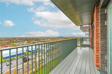 Cedrus Avenue, Southall - UB1 view 11