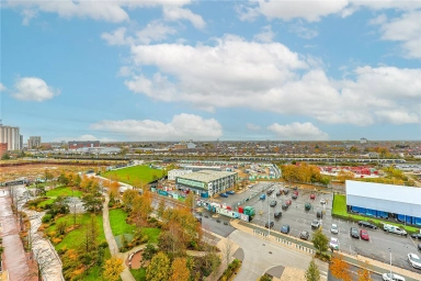 Cedrus Avenue, Southall - UB1 view 12