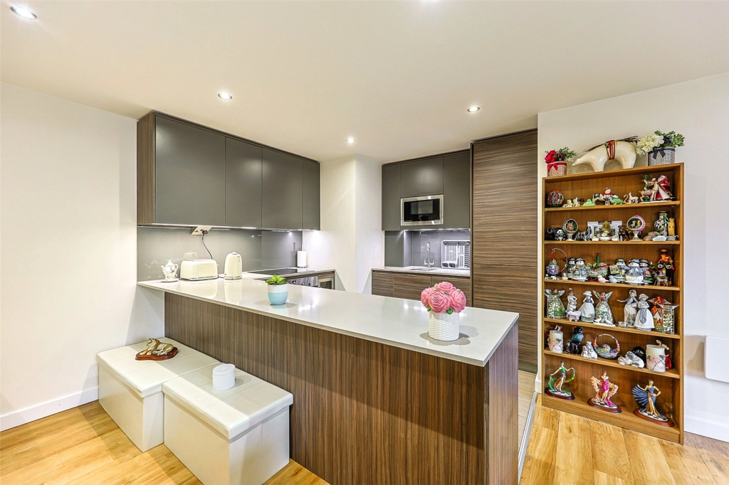 2 bedrooms apartments/flats for sale in East Drive, Beaufort Park, Colindale - NW9 view 6