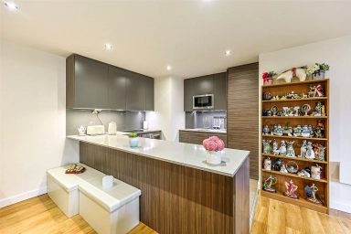 East Drive, Beaufort Park, Colindale - NW9 view 6