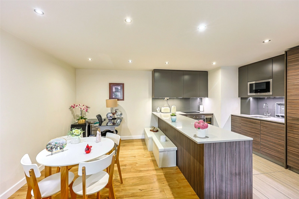 2 bedrooms apartments/flats for sale in East Drive, Beaufort Park, Colindale - NW9 view 5