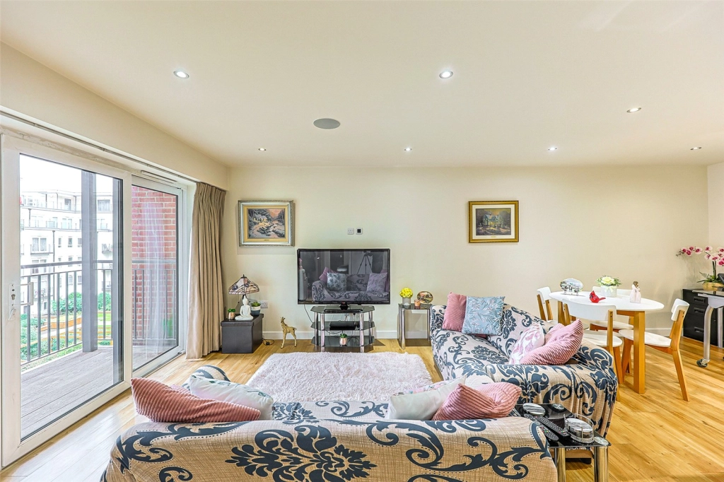 2 bedrooms apartments/flats for sale in East Drive, Beaufort Park, Colindale - NW9 view 3