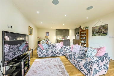 East Drive, Beaufort Park, Colindale - NW9 view 4