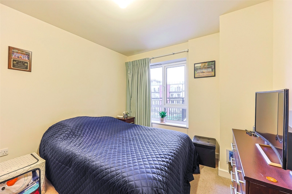 2 bedrooms apartments/flats for sale in East Drive, Beaufort Park, Colindale - NW9 view 8