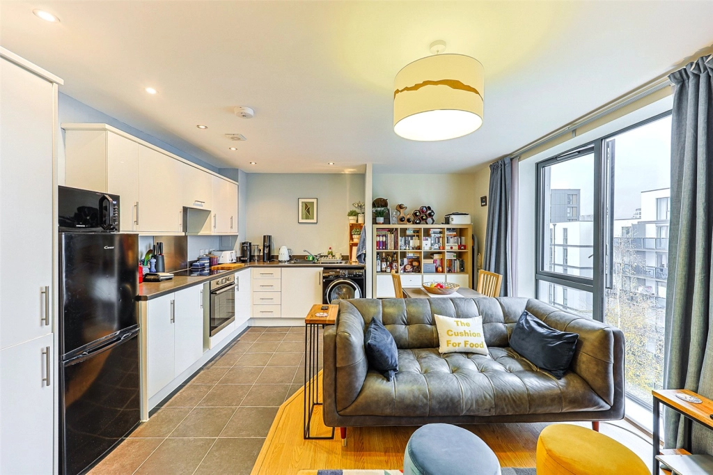 1 bedroom apartments/flats for sale in Salk Close, Colindale - NW9 view 3