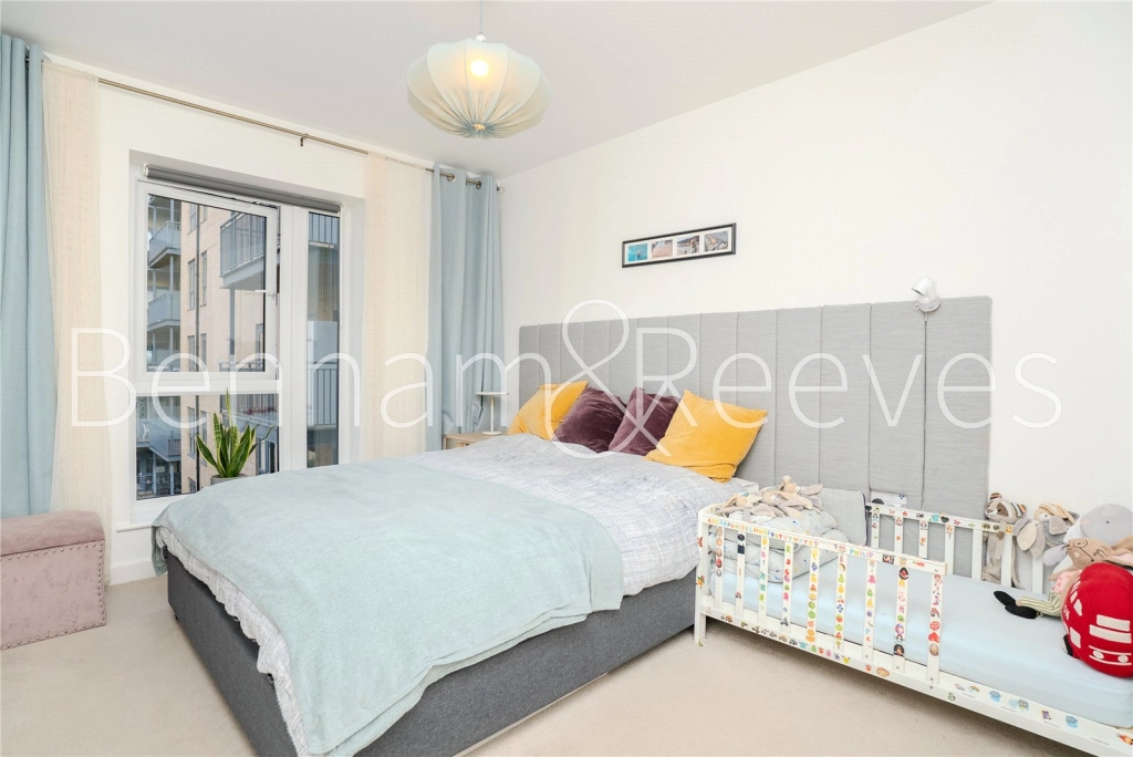 1 bedroom apartments/flats for sale in Caversham Road, Beaufort Park, Colindale - NW9 view 7