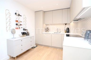 Caversham Road, Beaufort Park, Colindale - NW9 view 4