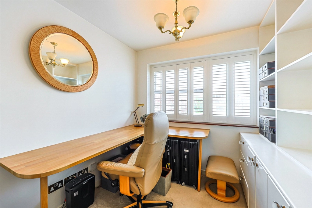 3 bedrooms houses for sale in Hardwick Green, Ealing - W13 view 14