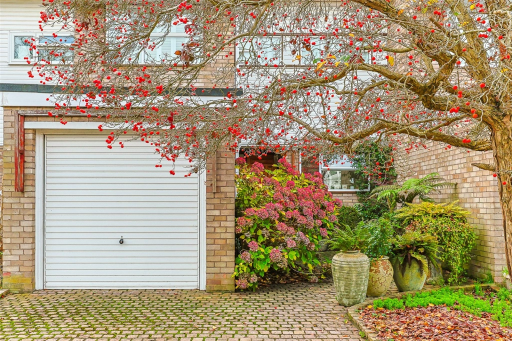 3 bedrooms houses for sale in Hardwick Green, Ealing - W13 view 2