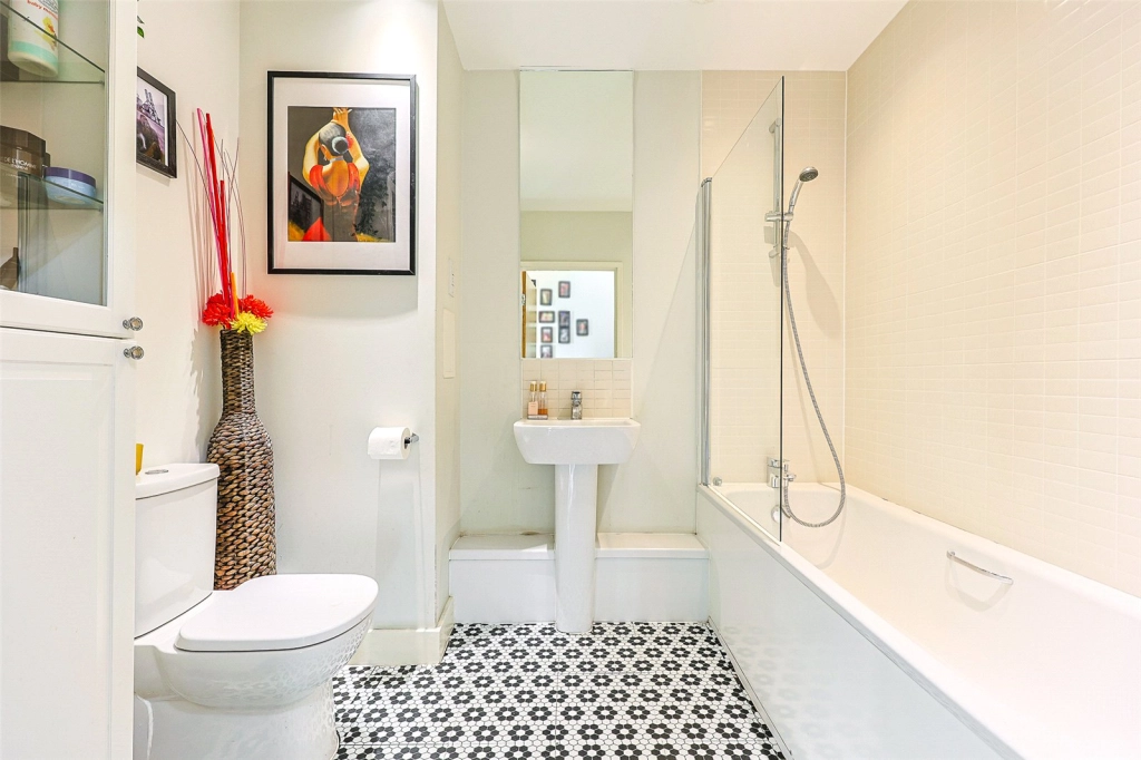 2 bedrooms apartments/flats for sale in Telegraph Avenue, Colindale - NW9 view 9