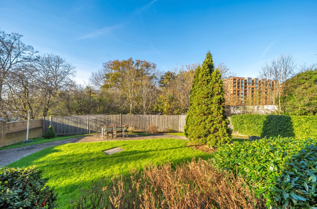 2 bedrooms apartments/flats for sale in Colindeep Lane, Colindale - NW9 view 9