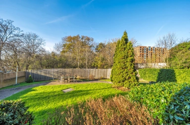 Colindeep Lane, Colindale - NW9 view 9