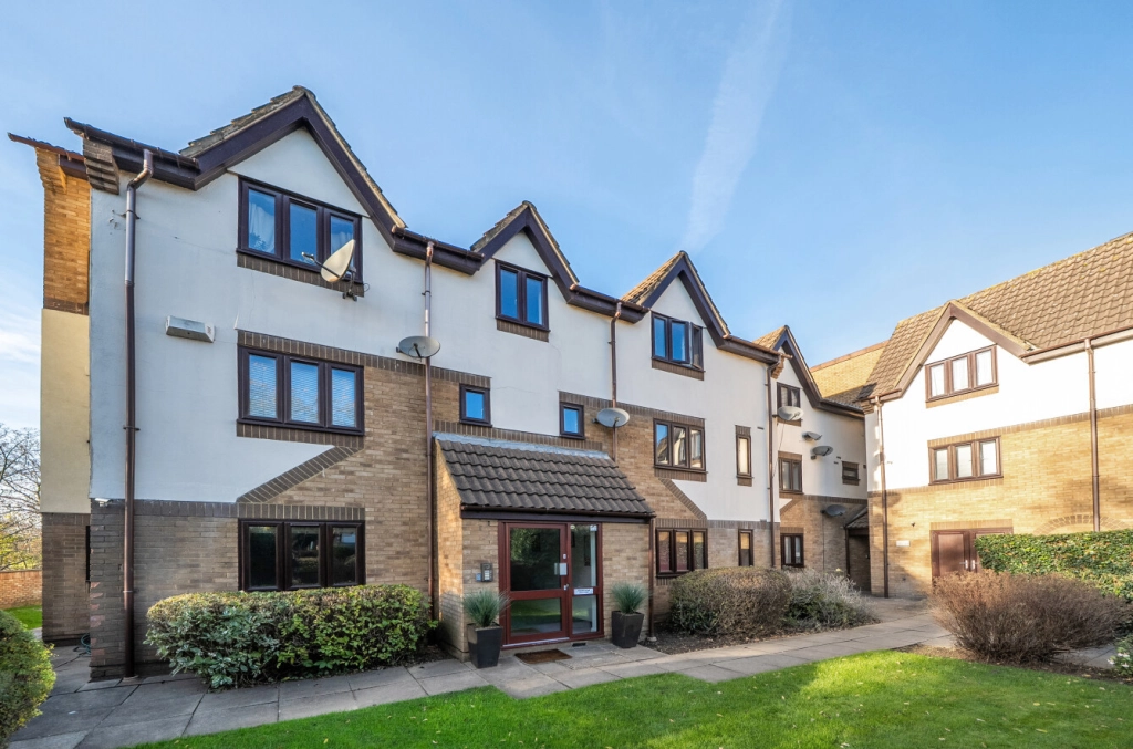 2 bedrooms apartments/flats for sale in Colindeep Lane, Colindale - NW9 view 1