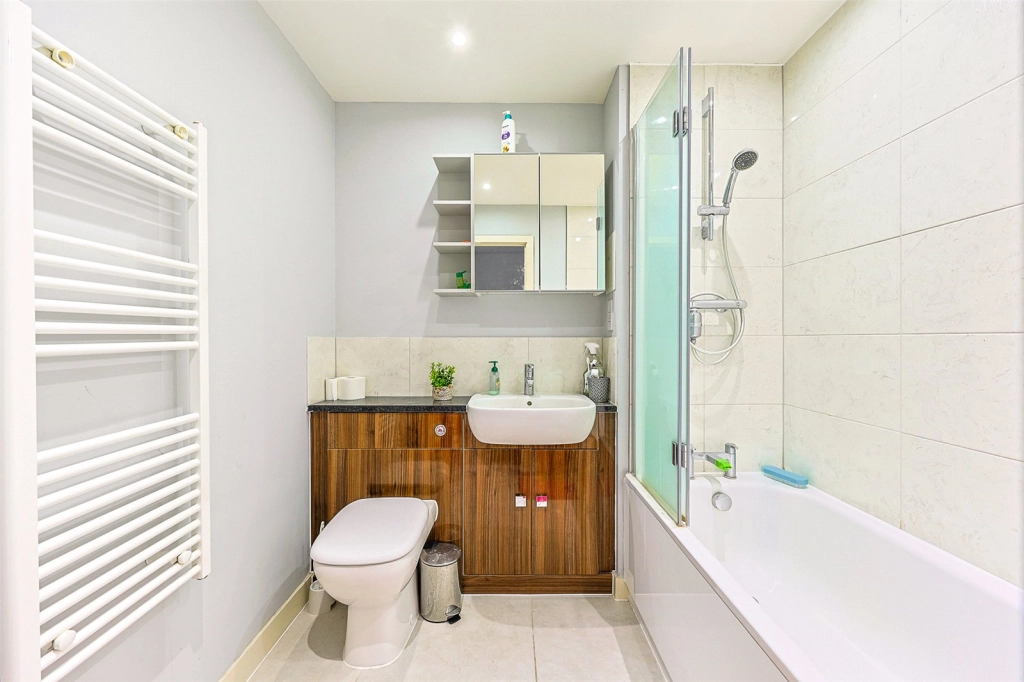 2 bedrooms apartments/flats for sale in Moorhen Drive, Colindale - NW9 view 6