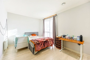 Moorhen Drive, Colindale - NW9 view 4