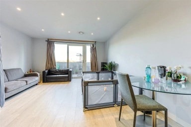 Moorhen Drive, Colindale - NW9 view 3