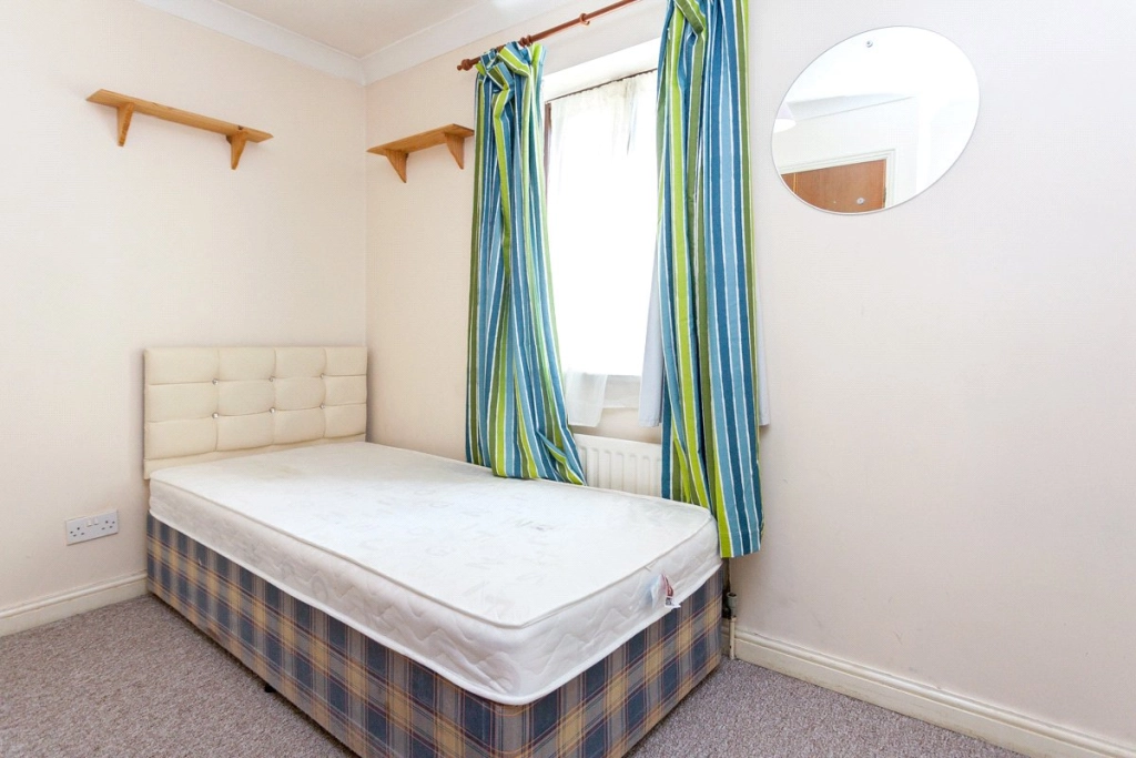 2 bedrooms apartments/flats for sale in Swan Drive, Colindale - NW9 view 7