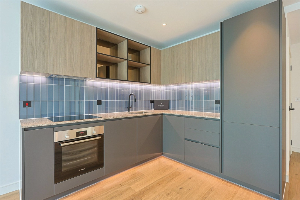 1 bedroom apartments/flats for sale in Cedrus Avenue, Southall - UB1 view 8