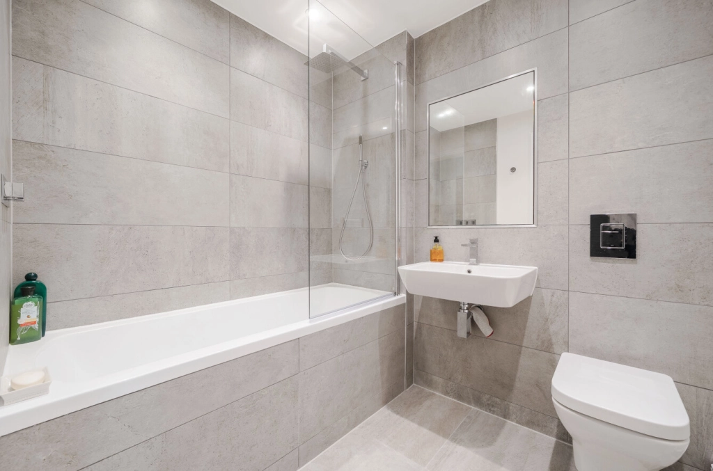 2 bedrooms apartments/flats for sale in Royal Engineers Way, Mill Hill - NW7 view 8