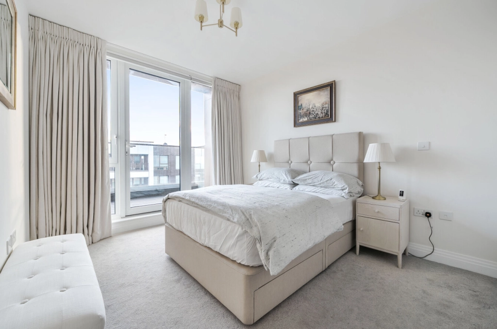 2 bedrooms apartments/flats for sale in Royal Engineers Way, Mill Hill - NW7 view 5