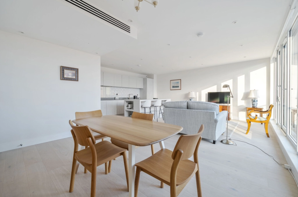 2 bedrooms apartments/flats for sale in Royal Engineers Way, Mill Hill - NW7 view 2