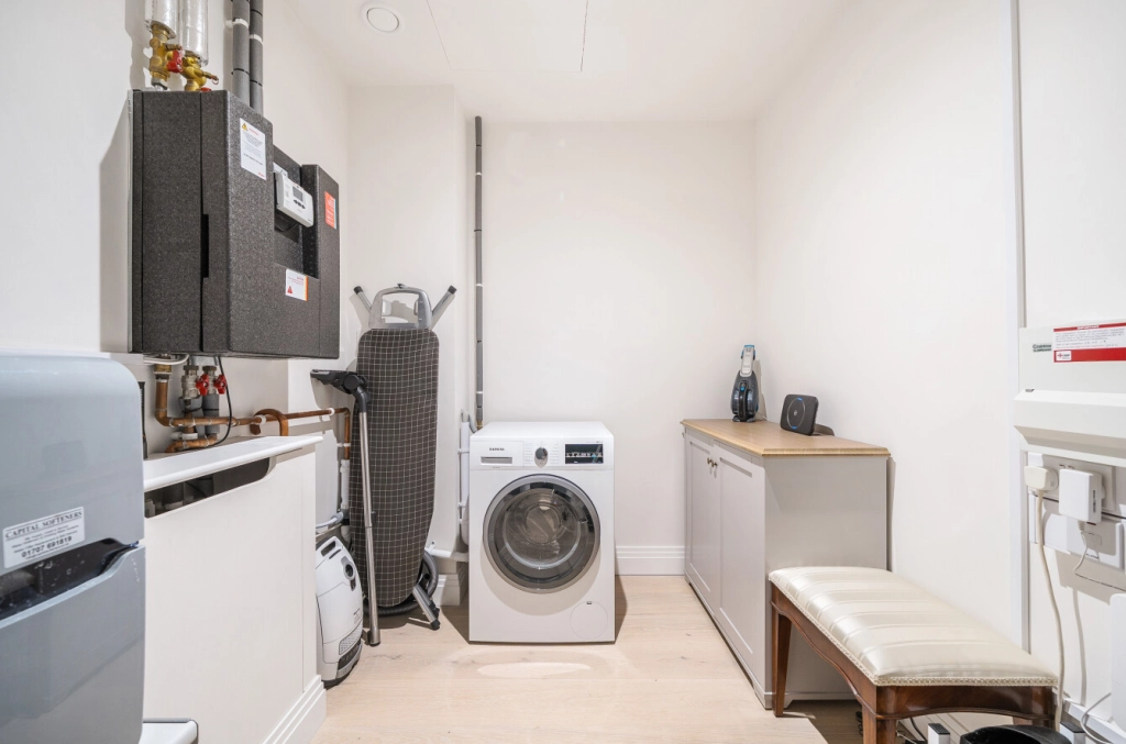 2 bedrooms apartments/flats for sale in Royal Engineers Way, Mill Hill - NW7 view 10