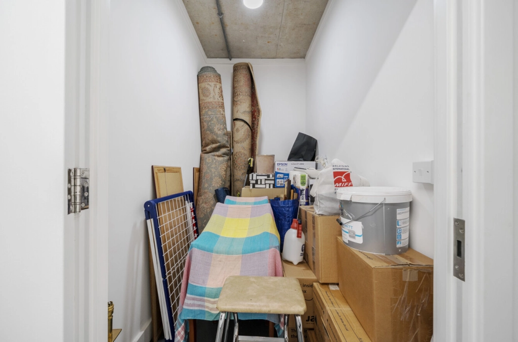 2 bedrooms apartments/flats for sale in Royal Engineers Way, Mill Hill - NW7 view 11