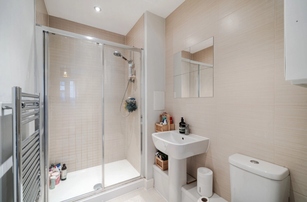 2 bedrooms apartments/flats for sale in Observer Close, Colindale - NW9 view 6