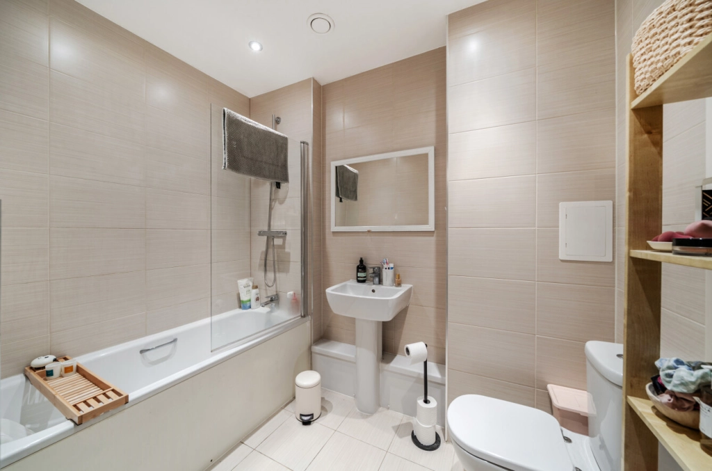 2 bedrooms apartments/flats for sale in Observer Close, Colindale - NW9 view 8