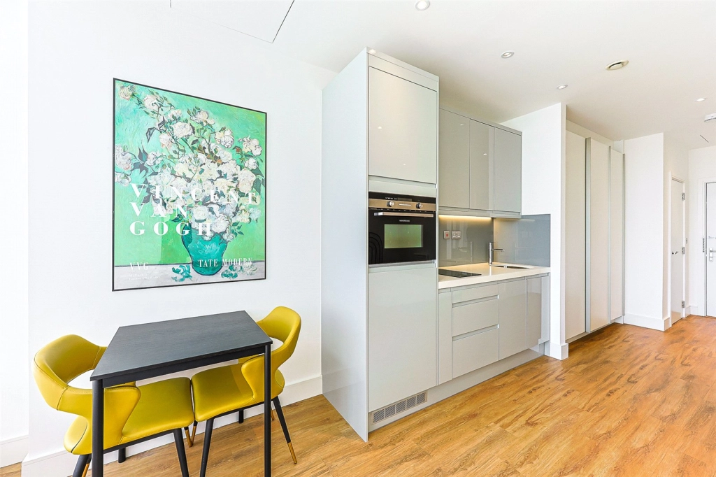 Studio apartments/flats for sale in West Gate, Ealing - W5 view 2