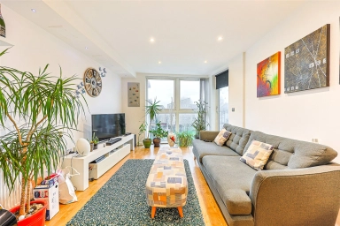 Acklington Drive, Colindale - NW9 view 4