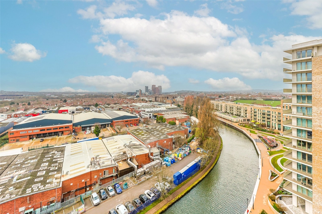 3 bedrooms apartments/flats for sale in Quay Walk, Wembley - HA0 view 12