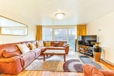 Everglade Strand, Colindale - NW9 view 1