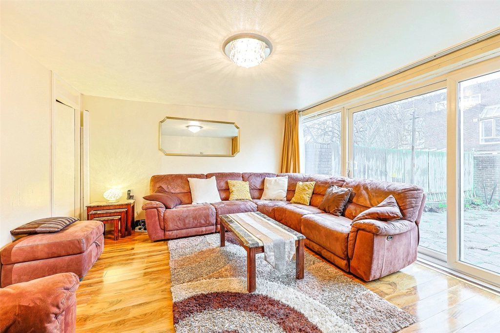 3 bedrooms houses for sale in Everglade Strand, Colindale - NW9 view 2