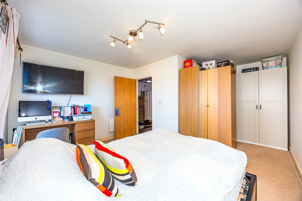 2 bedrooms apartments/flats for sale in Aviation Drive, Beaufort Park, Colindale - NW9 view 15