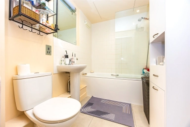 Aviation Drive, Beaufort Park, Colindale - NW9 view 9