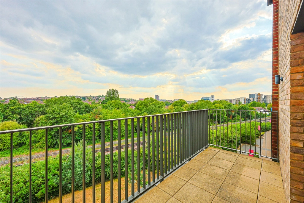 3 bedrooms apartments/flats for sale in Achill Close, Colindale Gardens, Colindale - NW9 view 16