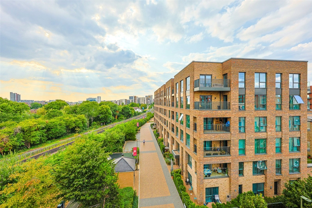 3 bedrooms apartments/flats for sale in Achill Close, Colindale Gardens, Colindale - NW9 view 18