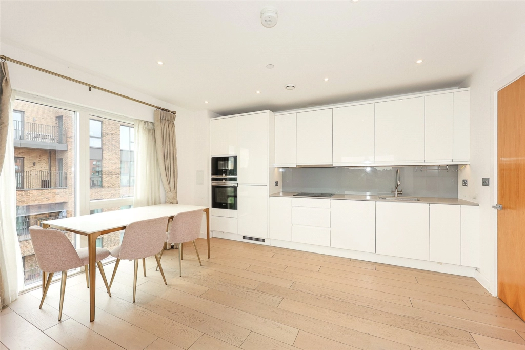 3 bedrooms apartments/flats for sale in Achill Close, Colindale Gardens, Colindale - NW9 view 4
