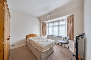 Rushgrove Avenue, Colindale - NW9 view 9