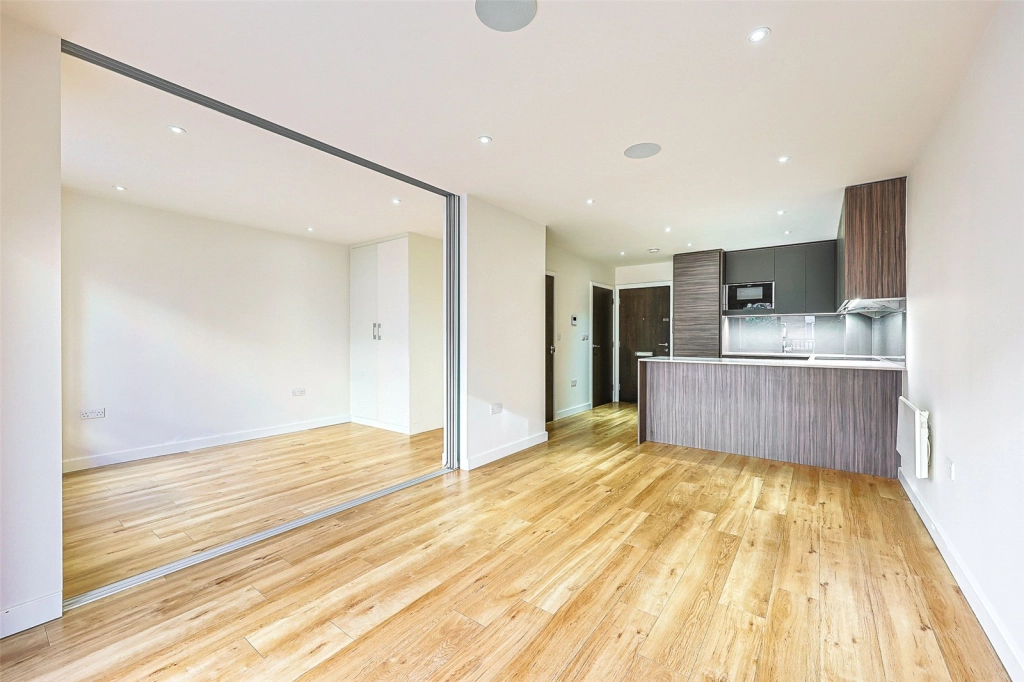 1 bedroom apartments/flats for sale in Boulevard Drive, Beaufort Park, Colindale - NW9 view 3
