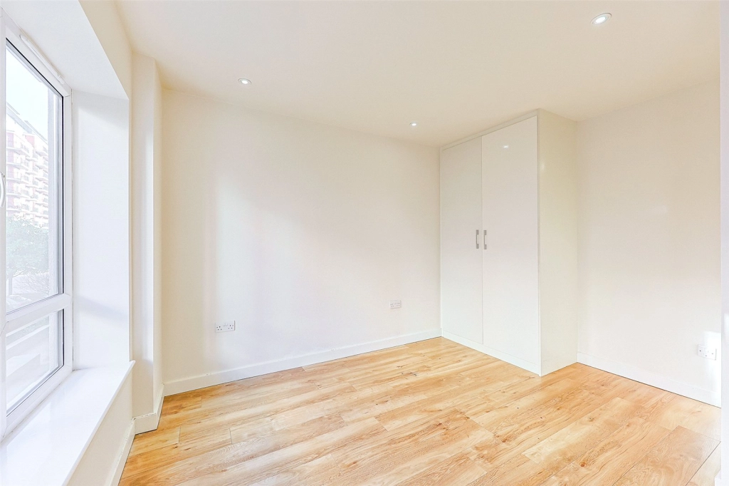 1 bedroom apartments/flats for sale in Boulevard Drive, Beaufort Park, Colindale - NW9 view 6