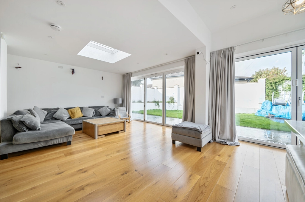 5 bedrooms houses for sale in Hillway, Colindale - NW9 view 3