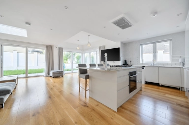 Hillway, Colindale - NW9 view 2