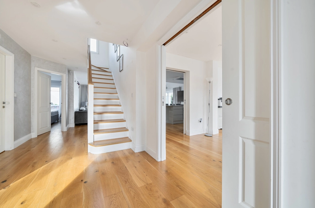 5 bedrooms houses for sale in Hillway, Colindale - NW9 view 11