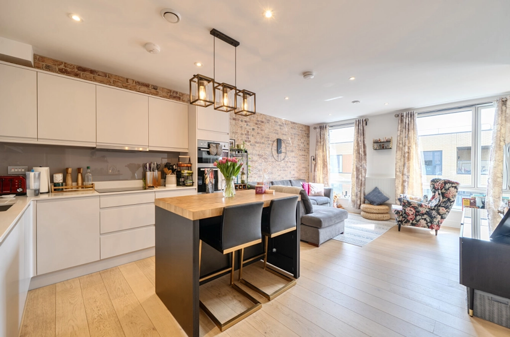 2 bedrooms apartments/flats for sale in Grove Park, Colindale - NW9 view 2