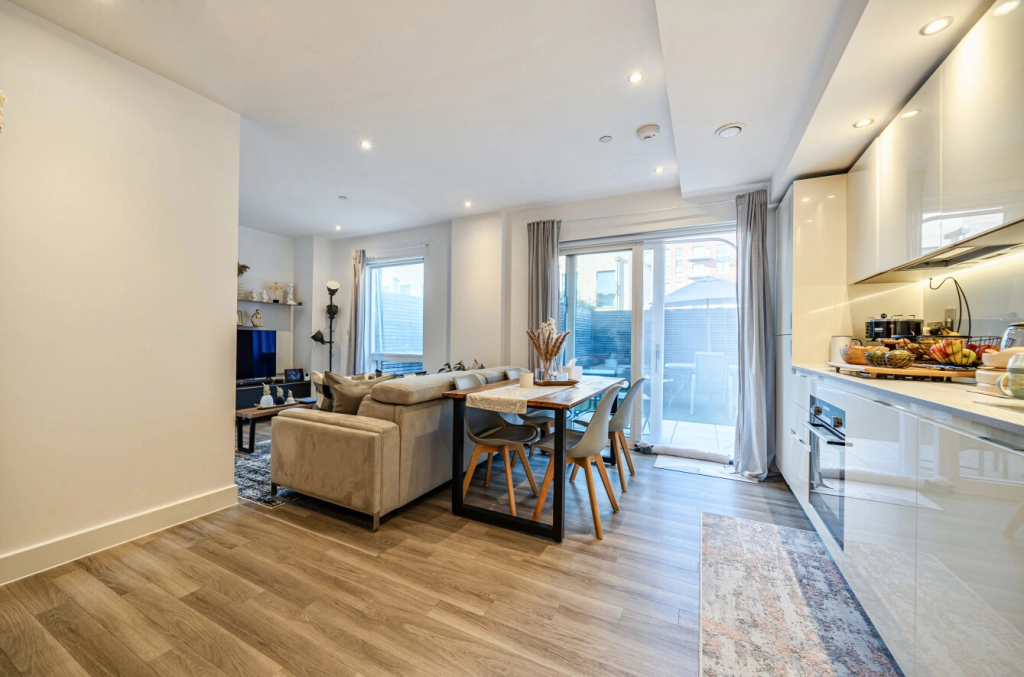 1 bedroom apartments/flats for sale in Hoy Close, Colindale Gardens, Colindale - NW9 view 7